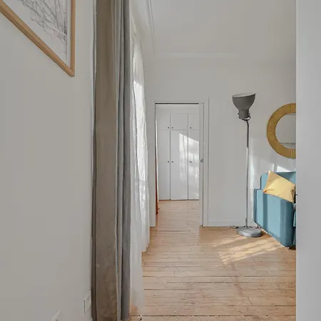 Le Poétique Niché Au Pied Du Sacré-cœur *